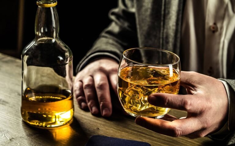 Fármaco contra psoriasis reduce consumo de alcohol