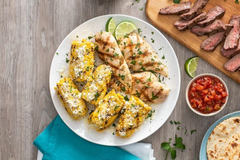 Pollo a la parrilla con elote estilo mexicano