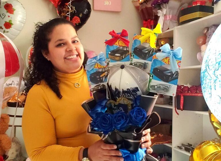 Otorgarán 300 becas a mujeres migrantes latinas